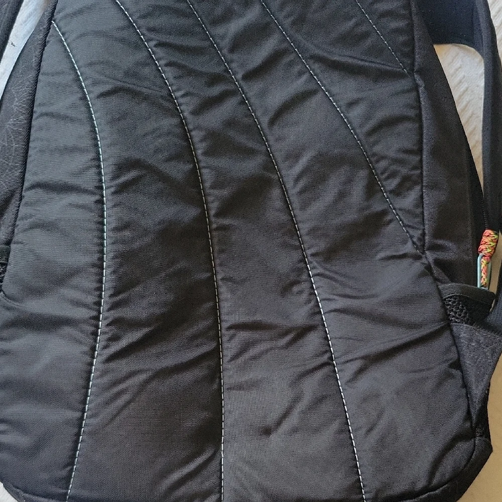 Dakine Charcoal Backpack with floral pattern and Turquoise zippers - Picture 3 of 10